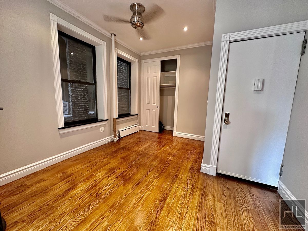 Building Photo - Mott Street