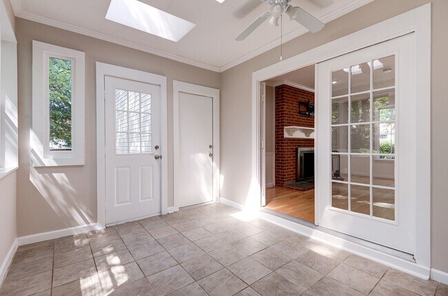 Building Photo - 3 Bedroom 2.5 Bath SFH in Fairfax for Rent!
