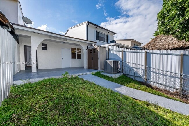 Building Photo - 1345 W 71st St