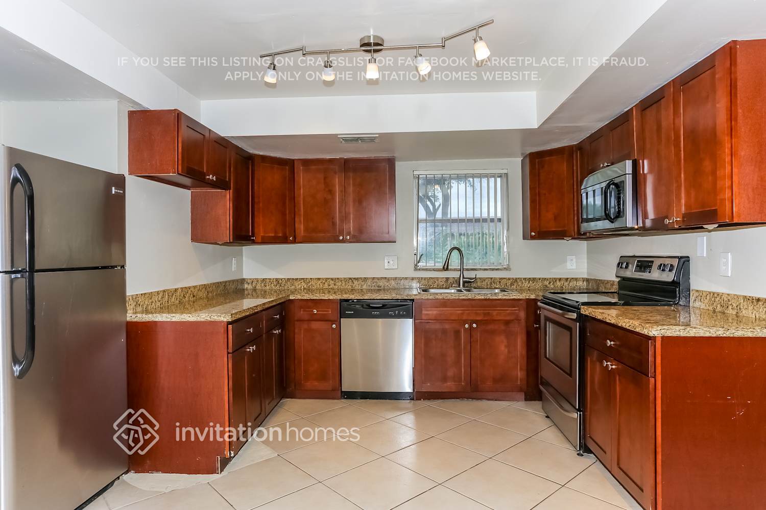 Building Photo - 11090 Glenwood Dr