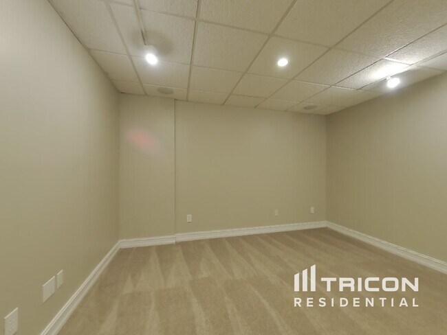 Building Photo - 880 Freemanwood Ln