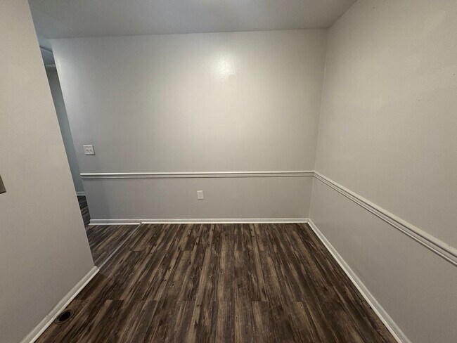 Building Photo - 406 Russell Pkwy