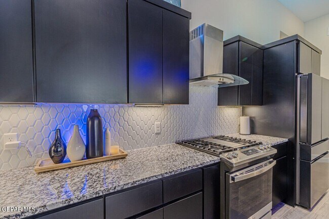 Building Photo - 273 Hunstanton St