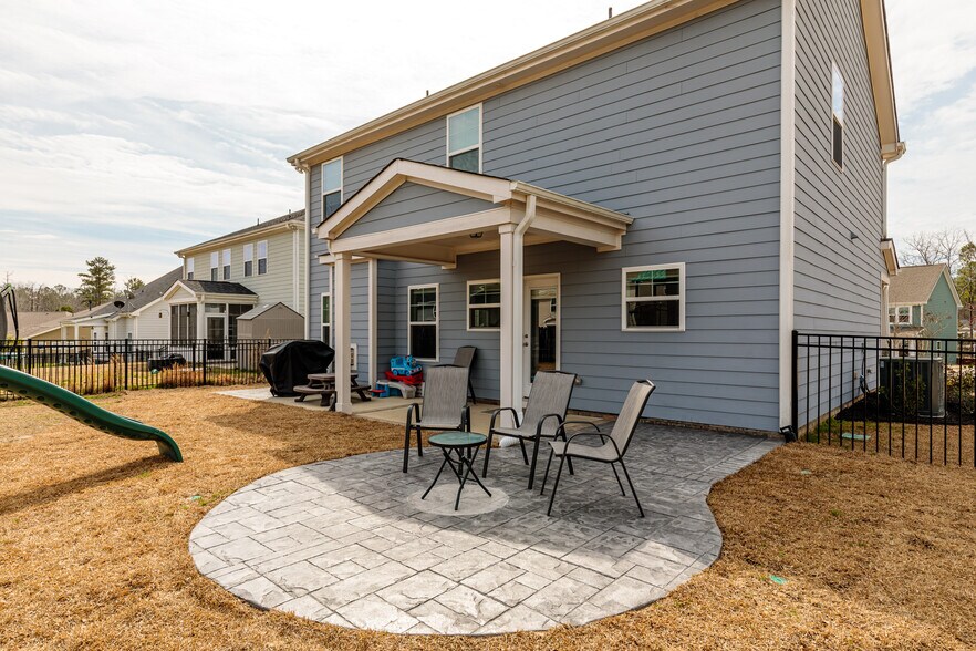 Building Photo - 205 Parrish Ln