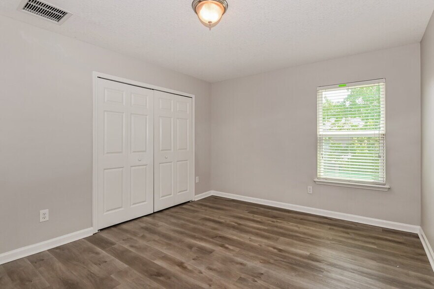 Building Photo - 497 Deercroft Ln