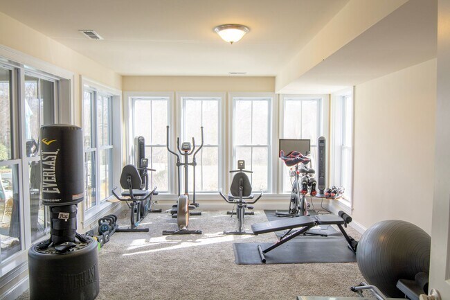 Building Photo - 6883 Birmingham Dr