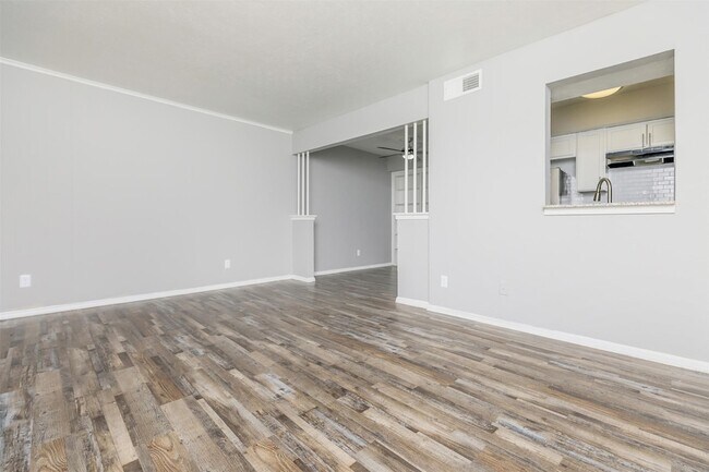 Building Photo - 1212 Hampshire Ln