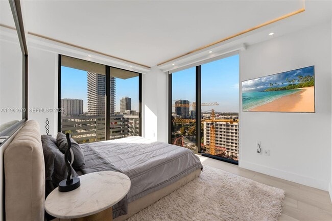 Building Photo - 460 NE 28th St