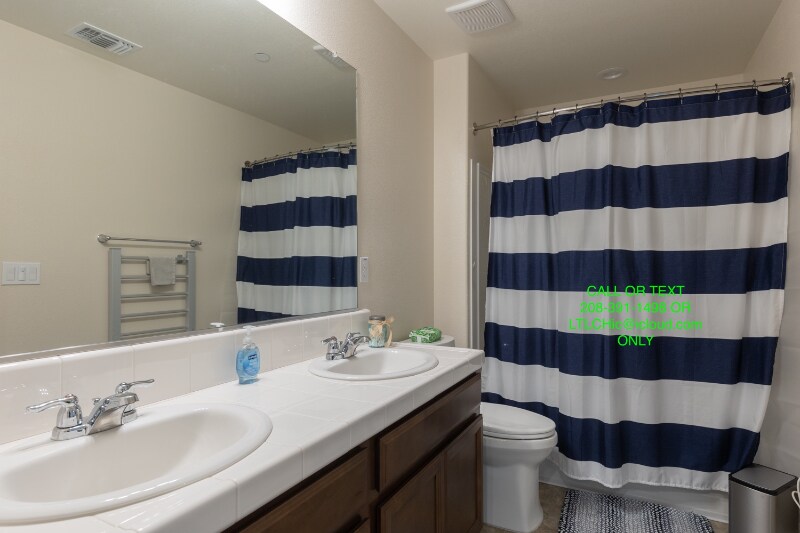 Building Photo - 1385 Deerwood St