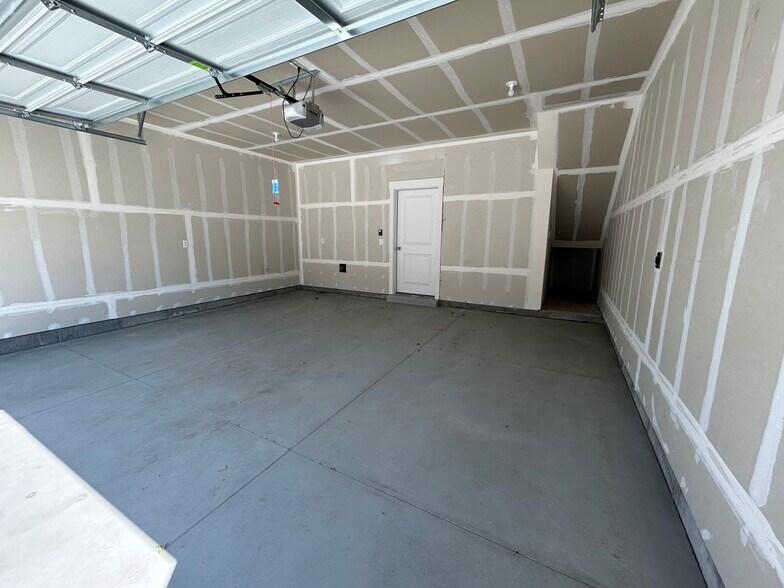 Building Photo - 82 W 925 N