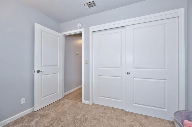 Building Photo - 1720 Kent St