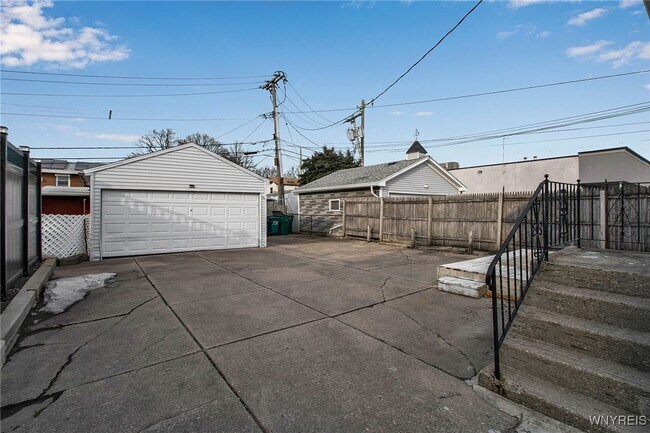 Building Photo - 990 Hertel Ave