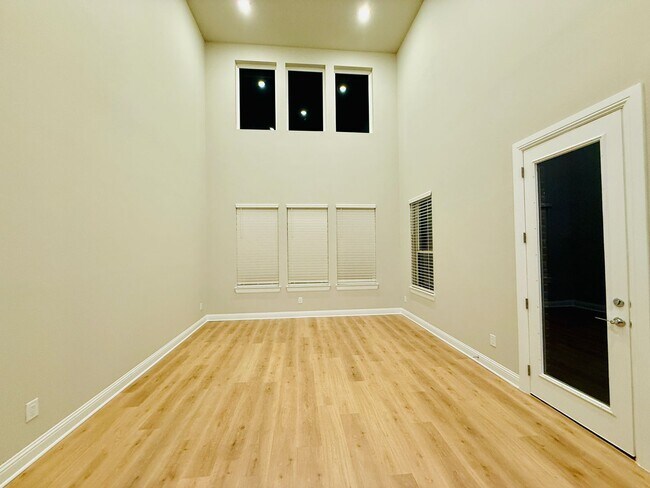 Building Photo - 5612 Bonnie Dr