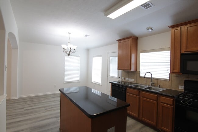 Building Photo - 25118 Hazel Ranch Dr