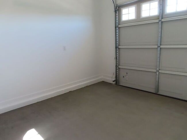 Building Photo - 4 Bedroom Plus Den and 3-car Garage in Mystic