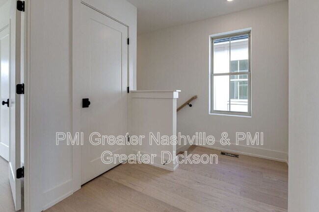 Building Photo - 539 Midnight Wy