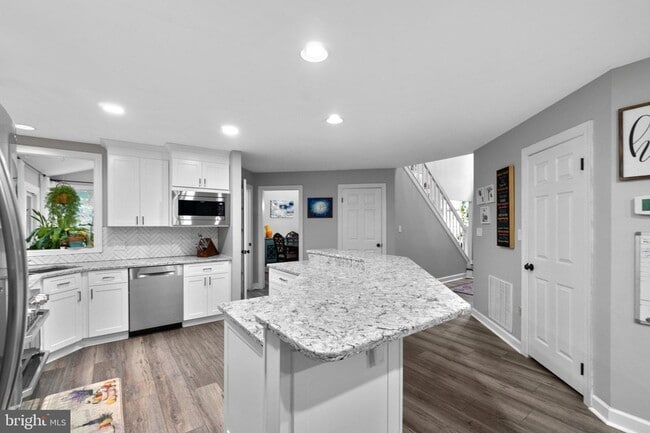 Building Photo - 6874 Caravan Ct
