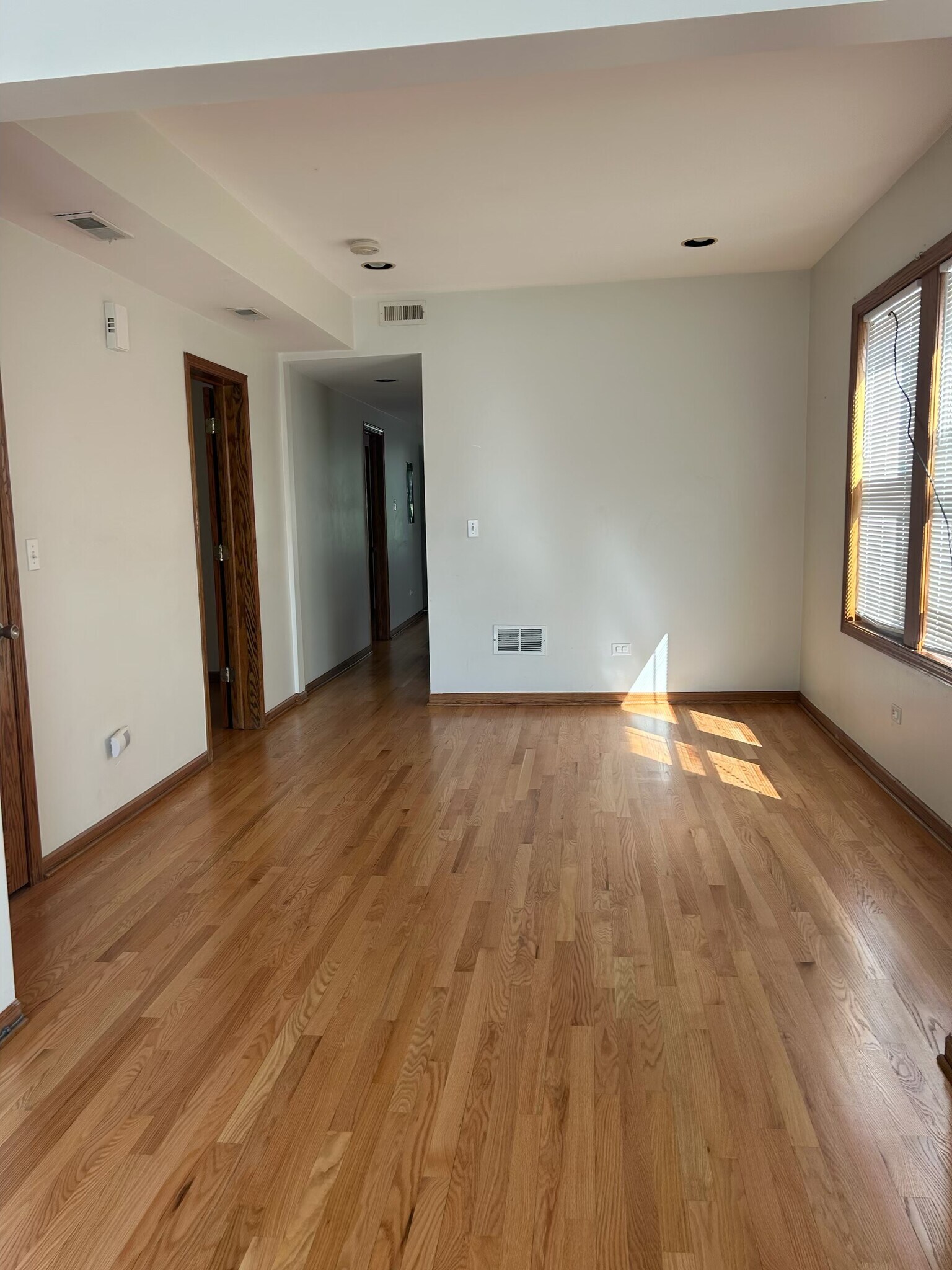 Building Photo - 2423 N Lotus Ave