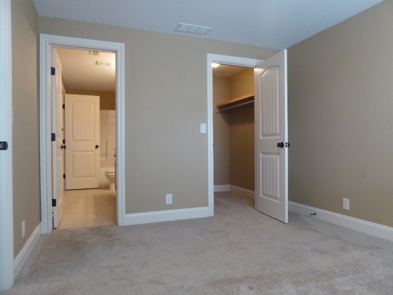 Building Photo - 5912 N Millsboro St