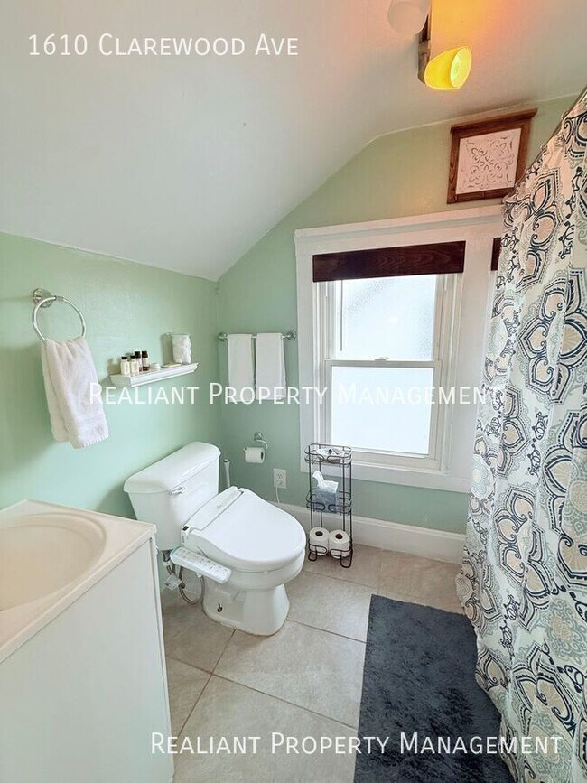 Building Photo - 1610 Clarewood Ave