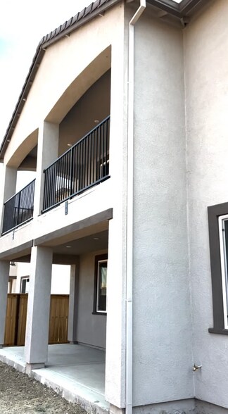 Building Photo - 5631 Padrone St