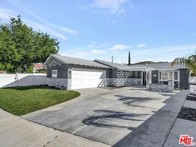 Building Photo - 28040 Ermine Pl
