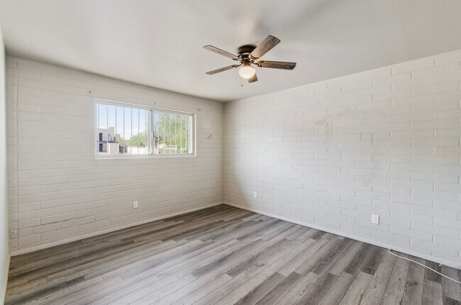 Building Photo - Recent Remodel on Lee Street!