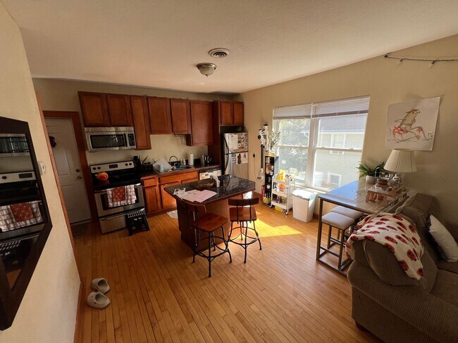 Building Photo - Spacious Two-Bedroom Upper with Lofted Bonus Space on Milwaukee’s Upper East Side