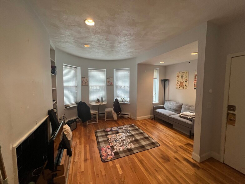 Building Photo - 57 Westland Ave