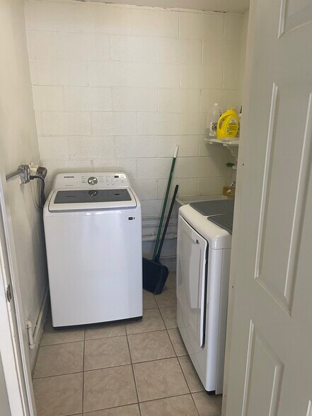 FREE Shared Laundry with 2 other tenants. - 33742 Alcazar Dr
