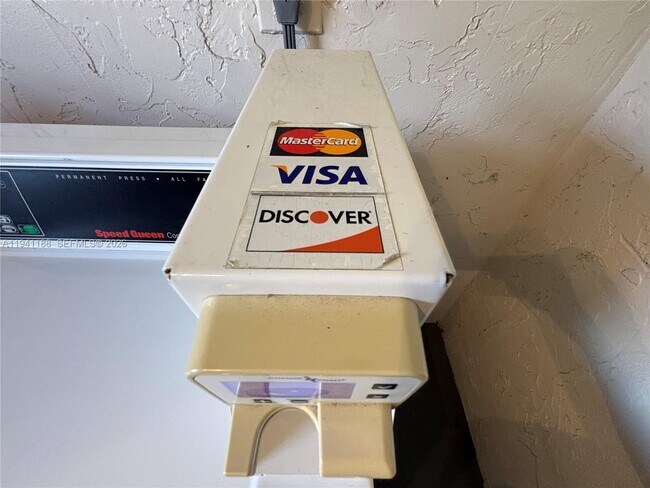 Building Photo - 3351 S Palm Aire Dr