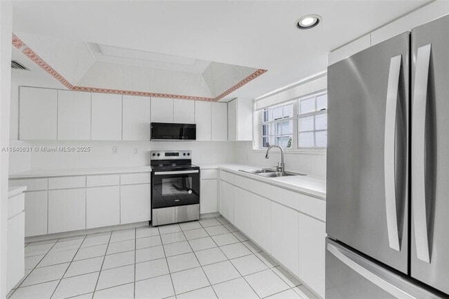 Building Photo - 2360 SW 11th Terrace