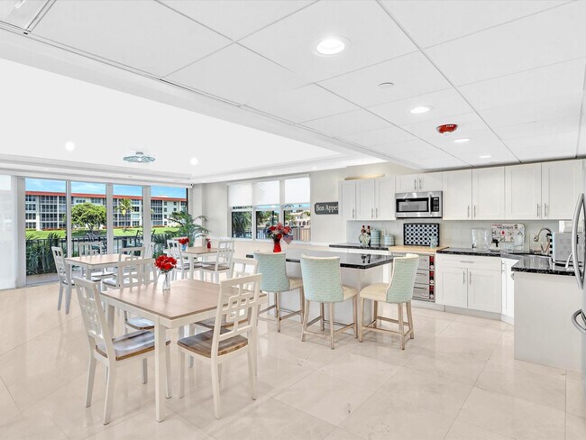 Building Photo - 1150 Hillsboro Mile