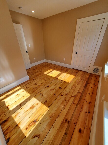 Back Bedroom - 68 Highland Ave