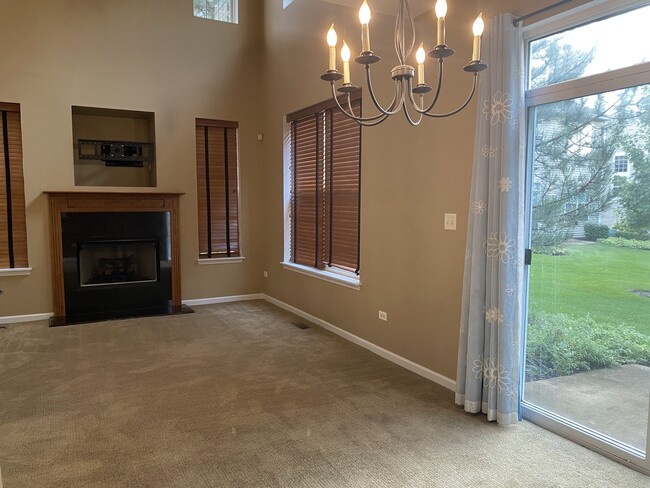 Building Photo - 2824 White Thorn Cir