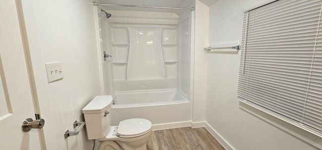 Building Photo - 210 Lincoln St