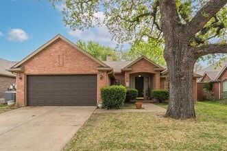 Building Photo - 3900 Oak Park Dr
