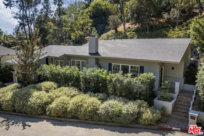 Primary Photo - 5657 Valley Oak Dr