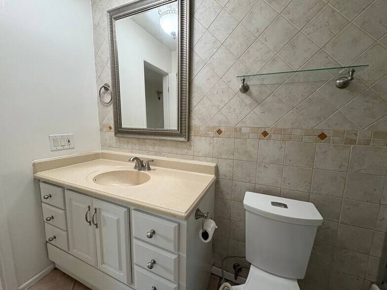 Building Photo - 424 N Bellflower Blvd