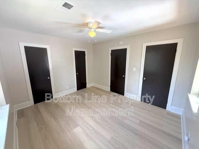 Building Photo - 1720 Garden Terrace