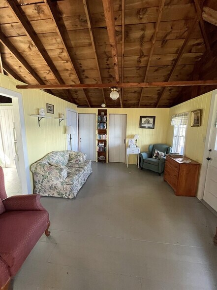 Building Photo - 747 Sebago Rd