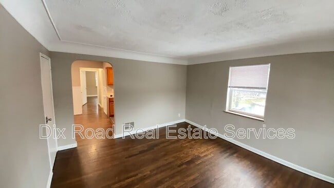 Building Photo - 2390 Harrison Ave