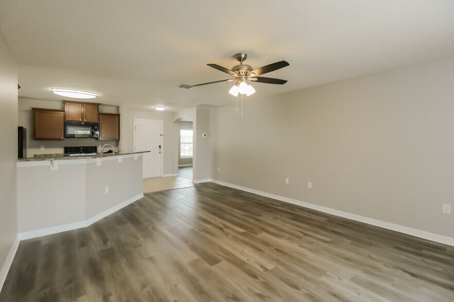Building Photo - 6742 Wirevine Dr