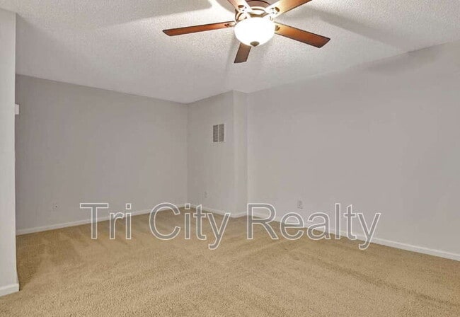 Building Photo - 69 Meadows Creek Ln