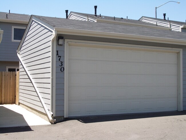 Building Photo - 1730 S Helena St