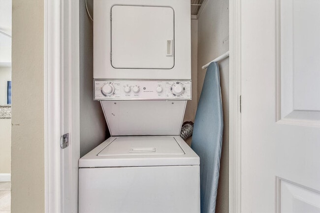 Building Photo - 104 Gulfside Ct