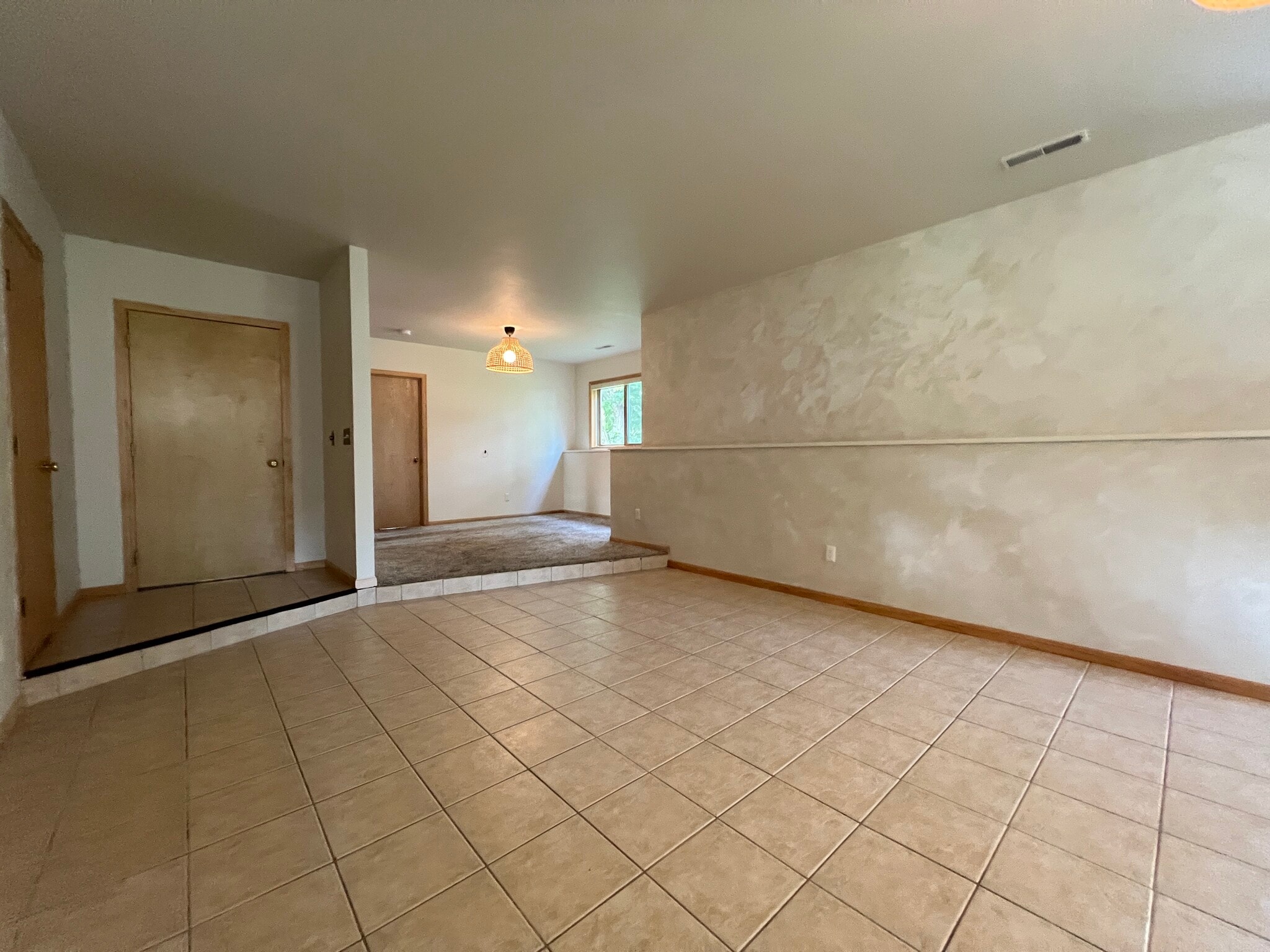 Family Room - 118 S Shannon Dr