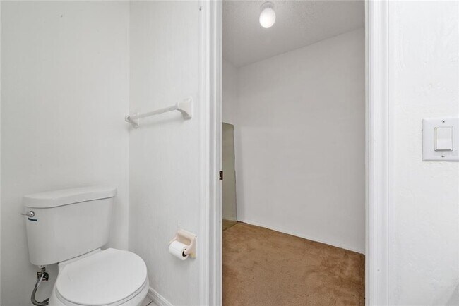 Building Photo - 1233 Sandbrook Dr