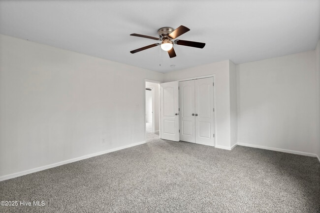 Building Photo - 207 Riverstone Ct