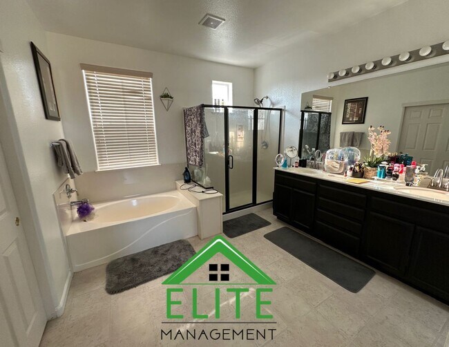 Building Photo - Beautiful 3-Bedroom Home in Desirable Nort...